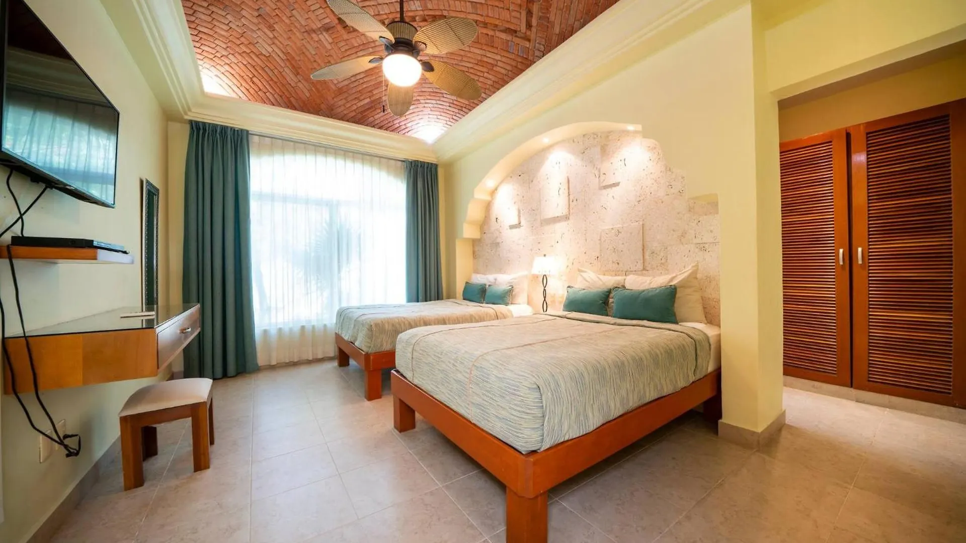 Villa With 4 Bedrooms - Spacious Oceanview With Private Pool At Playacar Phase I Pura Vida Playa del Carmen